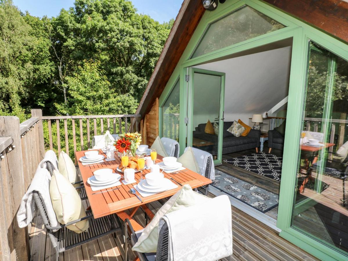 Old Wood Coach House Vila Lincoln Exterior foto